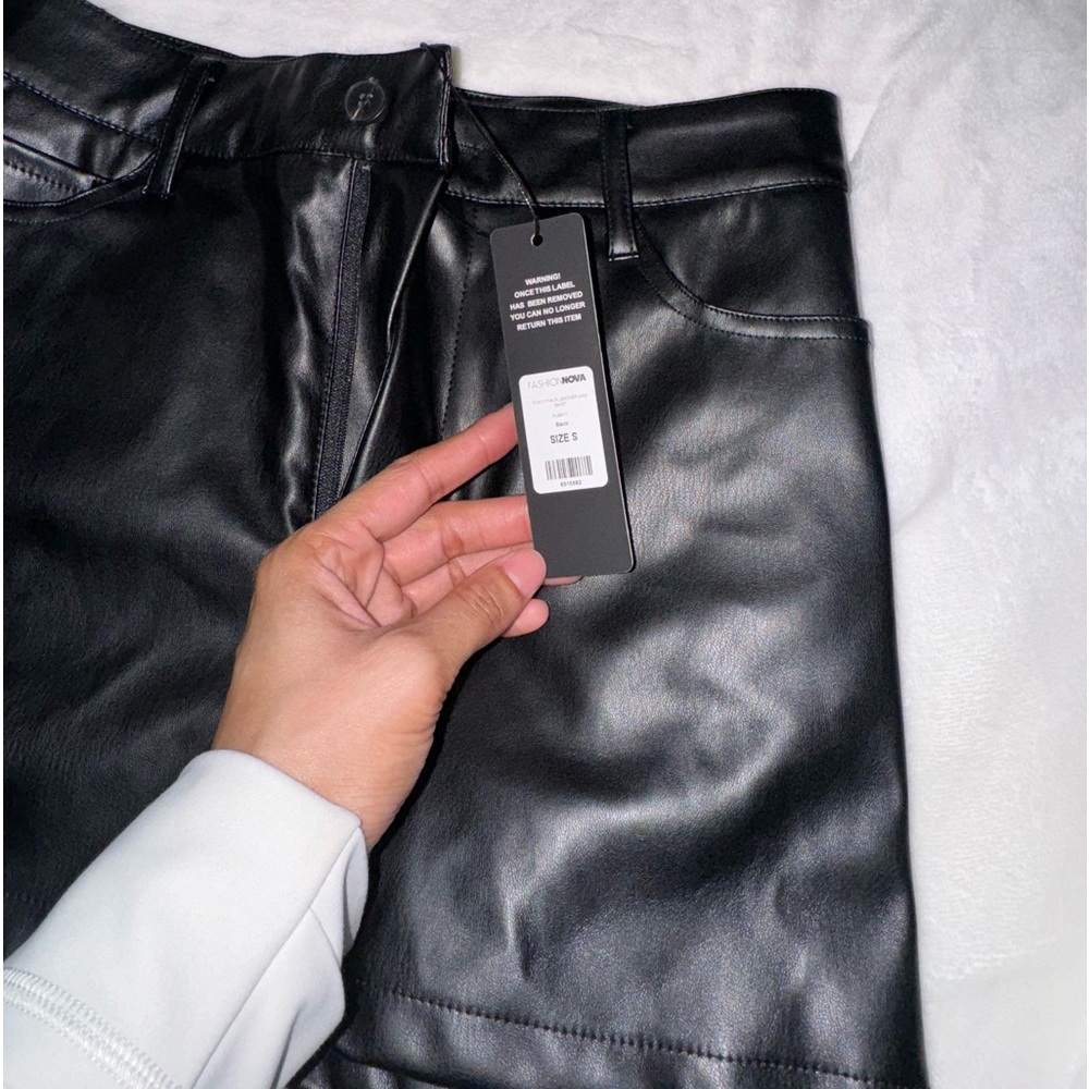 Fashion nova leather skirt